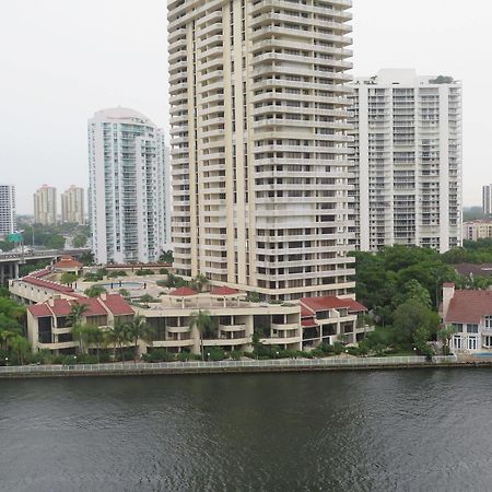 מיאמי ביץ' Ocean Reserve Luxury Condos Across From Sunny Isles Beach מראה חיצוני תמונה