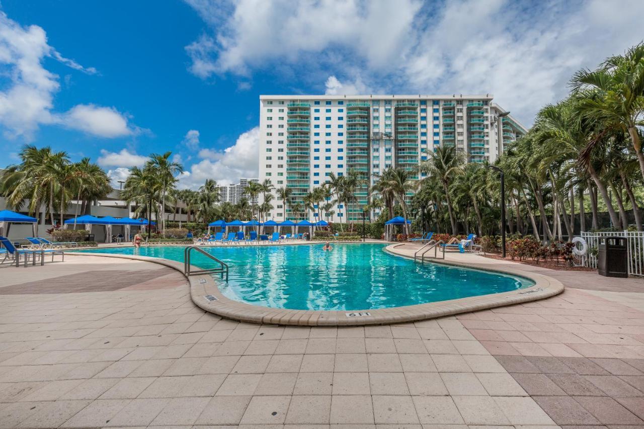 מיאמי ביץ' Ocean Reserve Luxury Condos Across From Sunny Isles Beach מראה חיצוני תמונה