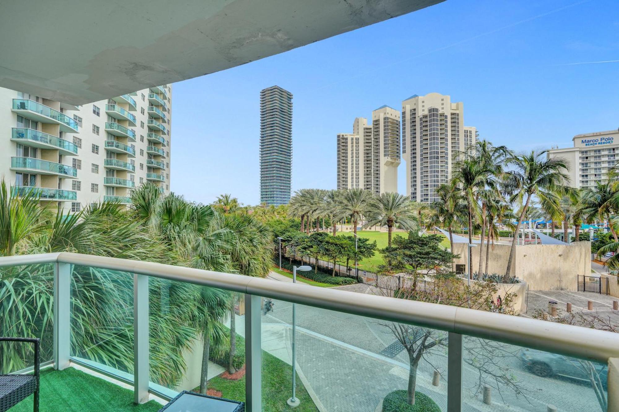 מיאמי ביץ' Ocean Reserve Luxury Condos Across From Sunny Isles Beach מראה חיצוני תמונה