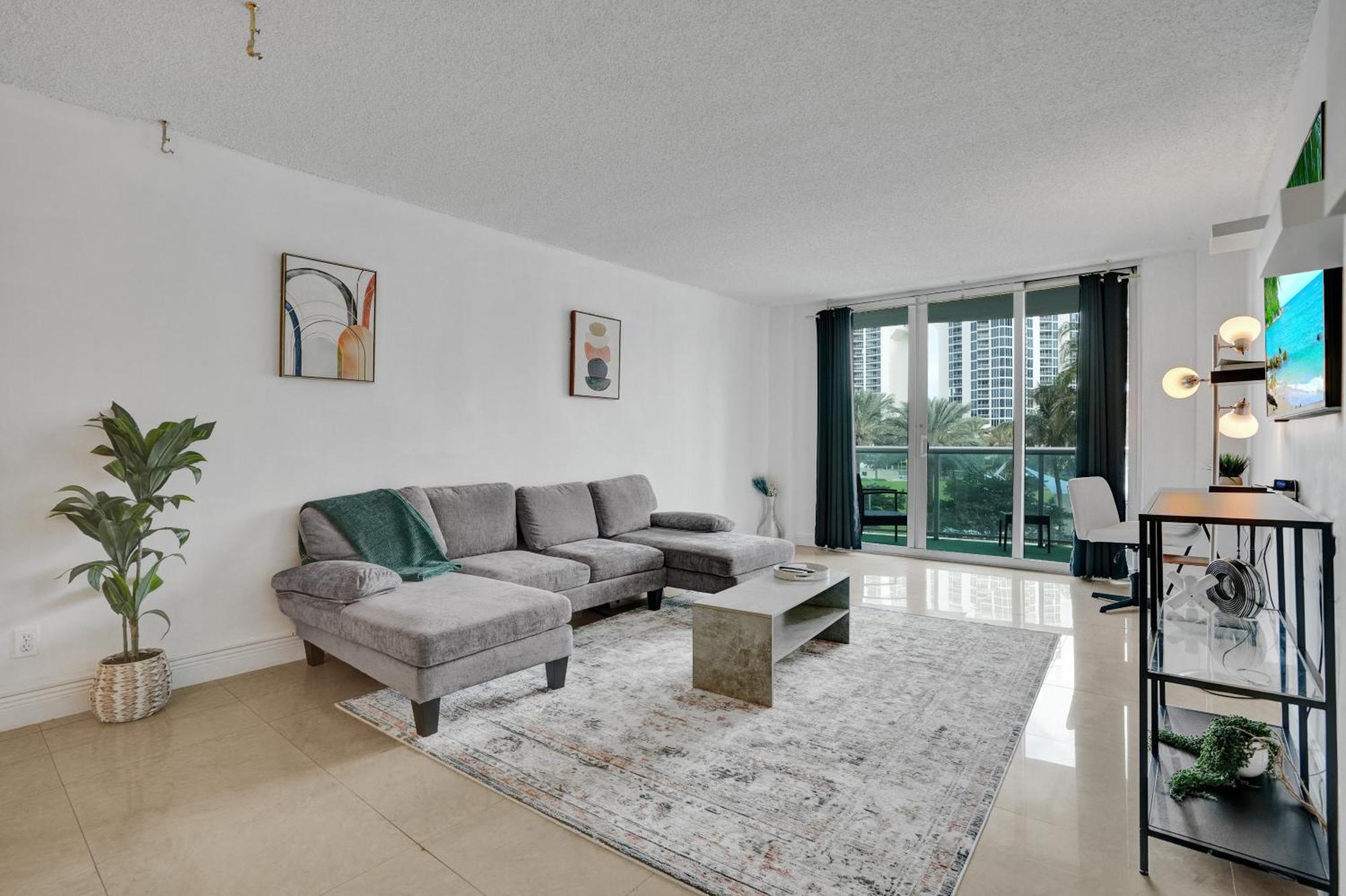 מיאמי ביץ' Ocean Reserve Luxury Condos Across From Sunny Isles Beach מראה חיצוני תמונה