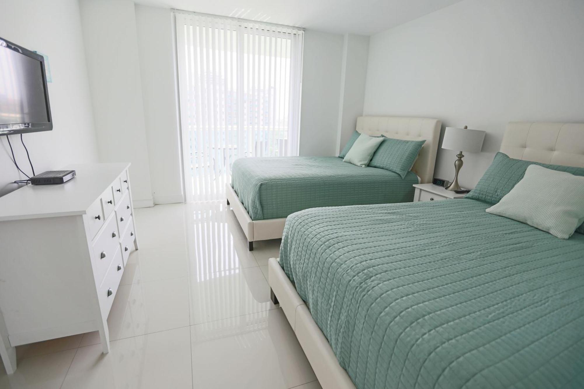מיאמי ביץ' Ocean Reserve Luxury Condos Across From Sunny Isles Beach מראה חיצוני תמונה