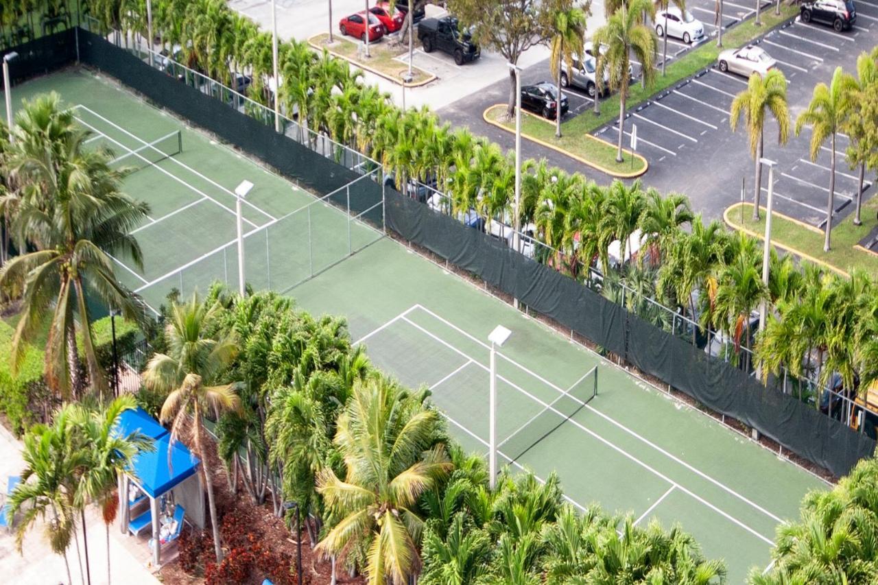 מיאמי ביץ' Ocean Reserve Luxury Condos Across From Sunny Isles Beach מראה חיצוני תמונה